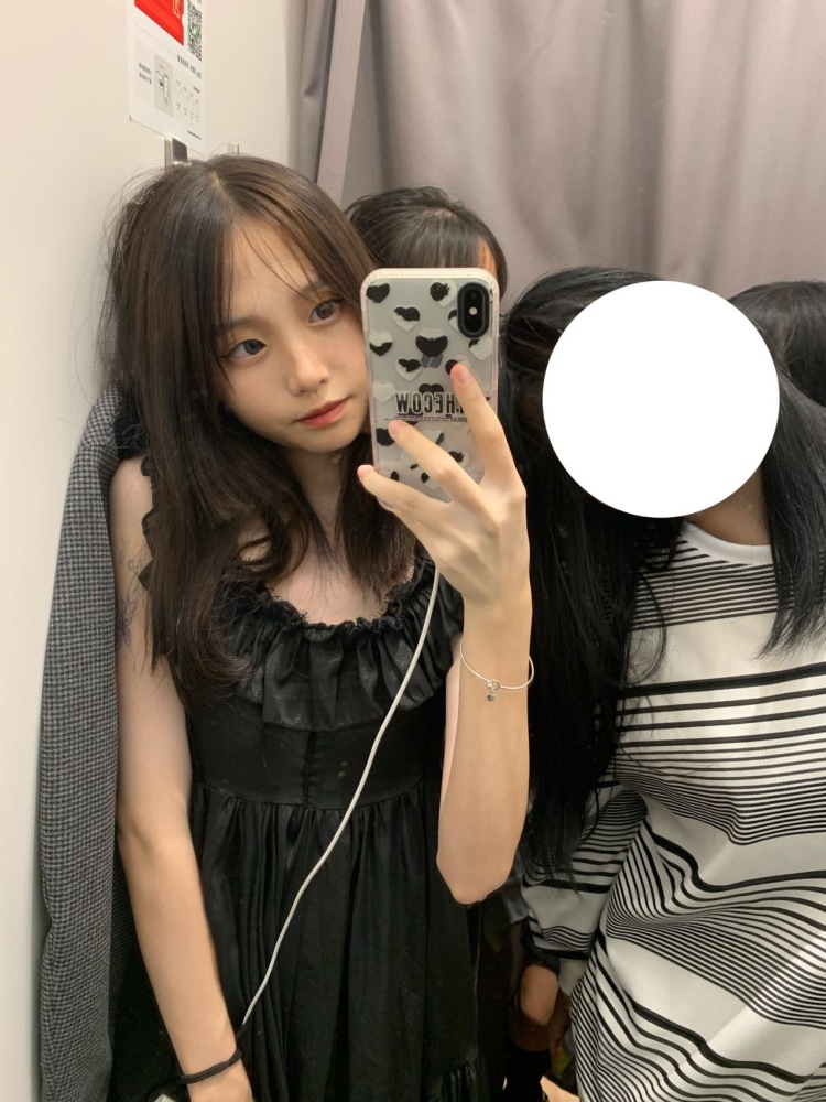 _小颖.-浙江省·温州市·瑞安市-抖音 ***-想接寄拍 买家秀 是名高中生 喜欢拍照 会化妆会p图 一个新手小白🙏拜托给个机会吧看看我❗️❗️❗️