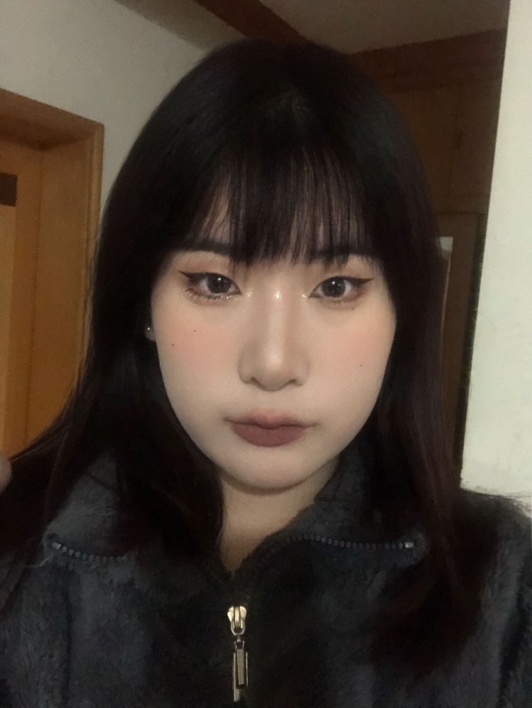 L-河南省·郑州市·中原区-***,微博,快手-可接买家秀,寄拍等,手很好看,本人168.120微胖,会p图,会化妆,饰品,服饰都接,也可测评,卖家可交换商品来拍,商家可免费用