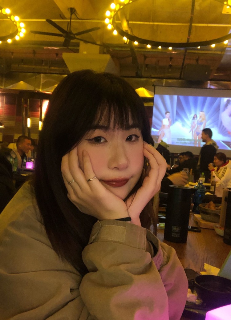 L-河南省·郑州市·中原区-***,微博,快手-可接买家秀,寄拍等,手很好看,本人168.120微胖,会p图,会化妆,饰品,服饰都接,也可测评,卖家可交换商品来拍,商家可免费用