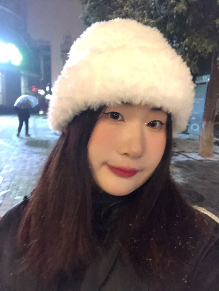 L-河南省·郑州市·中原区-***,微博,快手-可接买家秀,寄拍等,手很好看,本人168.120微胖,会p图,会化妆,饰品,服饰都接,也可测评,卖家可交换商品来拍,商家可免费用