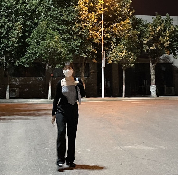 L-河南省·郑州市·中原区-***,微博,快手-可接买家秀,寄拍等,手很好看,本人168.120微胖,会p图,会化妆,饰品,服饰都接,也可测评,卖家可交换商品来拍,商家可免费用