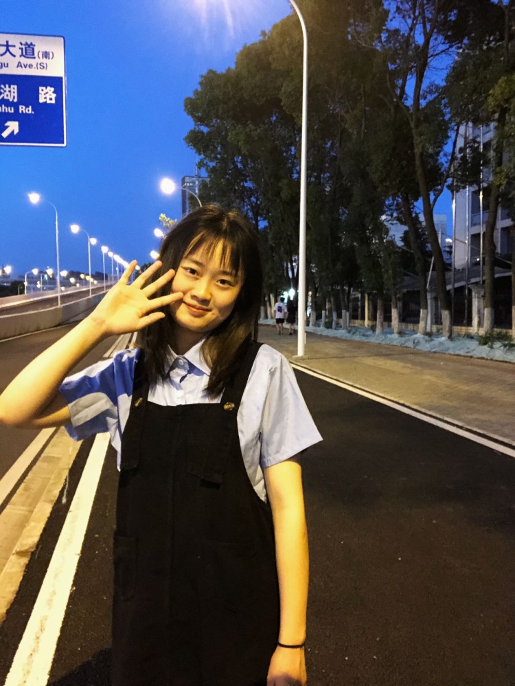 紫★雨-湖北省·武汉市·江夏区-抖音-身高172体重105 在校大学生👩🎓 礼仪队成员 参加各种活动 性格活泼 兴趣广泛 爱好拍照p图 热爱交朋友