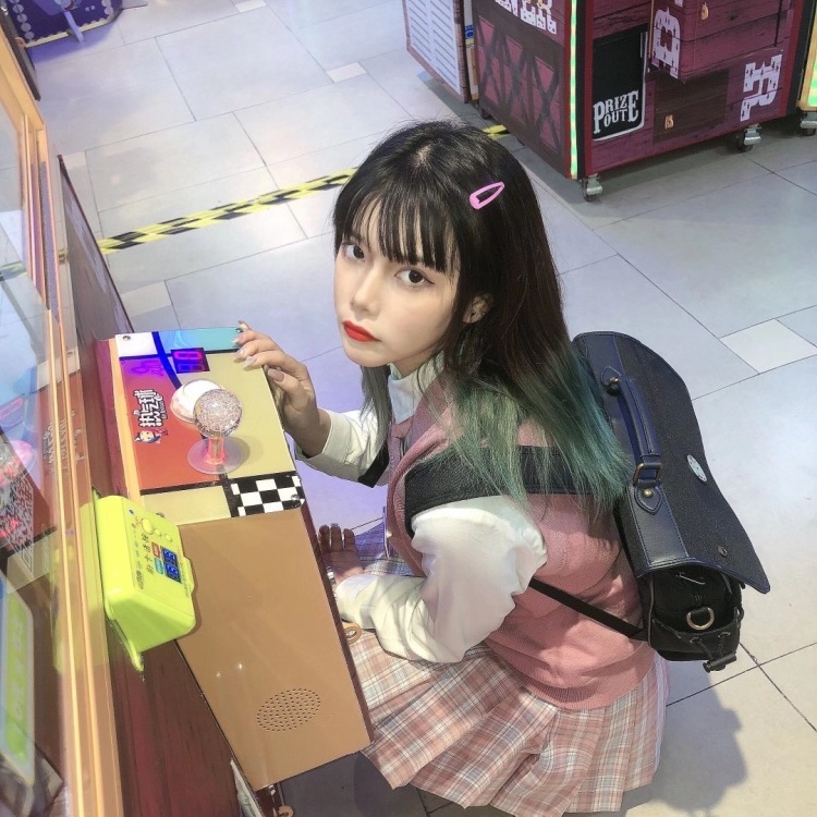 秋秋-浙江省·嘉兴市·南湖区-抖音 微博 快手-是个带货主播时间自由 
想接寄拍（淘宝拼多多 京东 都可以）或者约拍坐标嘉兴探店打卡也可
平时可驾驭风格多变 洛丽塔jk 纯欲风御姐都可以 价格比较低可以的话私信我