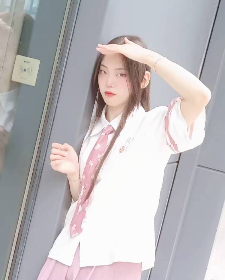 昭！！-湖北省·武汉市·蔡甸区-抖音，***，快手，B站-19岁，专业摄影，热爱拍照摄影，喜欢探店打卡，希望做买家秀，将自己拍的那些好看的照片分享给别人