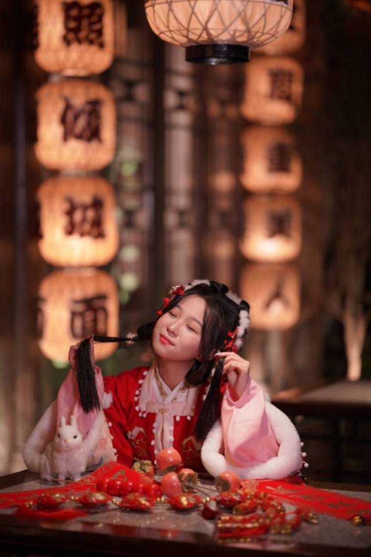 无头苍蝇-天津市·天津市·西青区-主要玩***可以分享日常穿搭-本人大二学生接网拍寄拍可长期合作，个人风格多样，可塑性强，身高160，重92斤