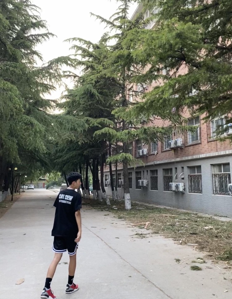 EDC.-辽宁省·辽阳市·文圣区-抖音 *** 得物 快手-我是一名学生 正在做副业 创业
身高体重为185cm 84kg
喜欢拍照 球鞋 穿搭 篮球足球 健身等
可以接寄拍 接推广 接品牌合作 买家秀等
在各大社交媒体可以发布作品
谢谢