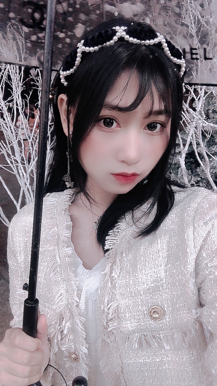 lxj.-广东省·汕尾市·海丰县-***-拍照技术还可以，接寄拍，约拍，卖家秀等欢迎联系，爱好：画画唱歌跳舞
希望可以与学业并肩而行，努力奋斗创造自我价值，实现梦想
H：165cm  W：47kg