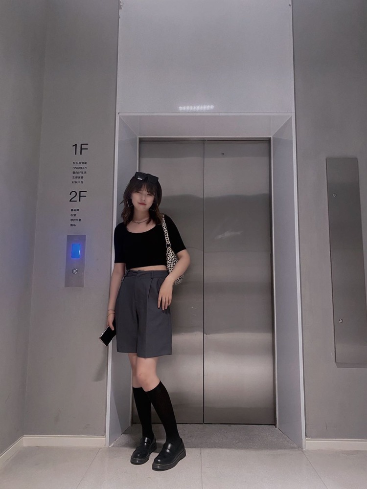 婧-浙江省·杭州市·上城区-抖音，微博，***-新素人一枚～身高170，体重50kg，喜欢穿搭，拍照，探店打卡。可接买家秀，开箱种草，化妆品！新人求带～看看我