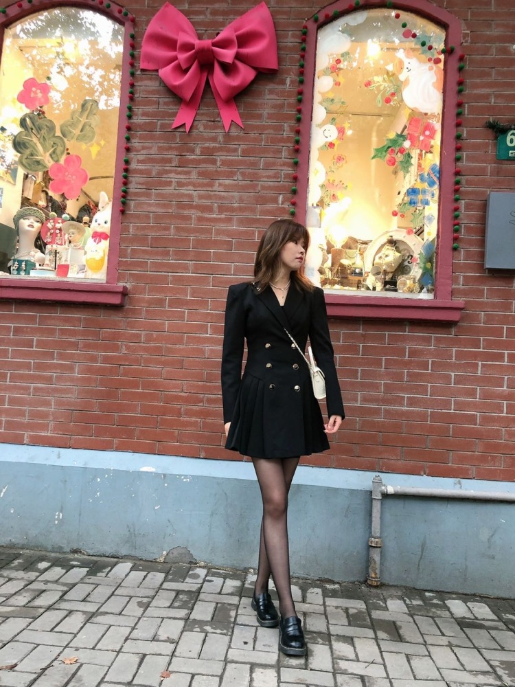 婧-浙江省·杭州市·上城区-抖音，微博，***-新素人一枚～身高170，体重50kg，喜欢穿搭，拍照，探店打卡。可接买家秀，开箱种草，化妆品！新人求带～看看我