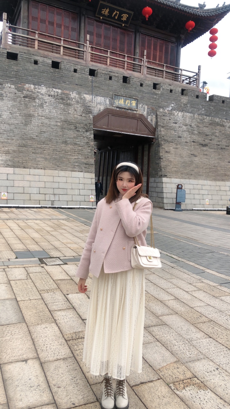 婧-浙江省·杭州市·上城区-抖音，微博，***-新素人一枚～身高170，体重50kg，喜欢穿搭，拍照，探店打卡。可接买家秀，开箱种草，化妆品！新人求带～看看我