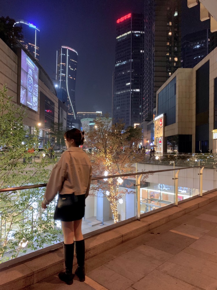 婧-浙江省·杭州市·上城区-抖音，微博，***-新素人一枚～身高170，体重50kg，喜欢穿搭，拍照，探店打卡。可接买家秀，开箱种草，化妆品！新人求带～看看我
