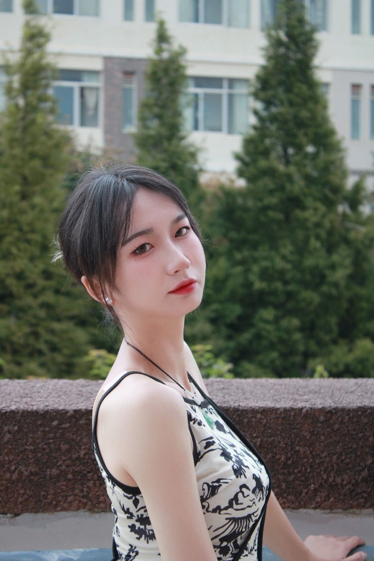 Lilyang_-云南省·昆明市·呈贡区--可接服装/首饰寄拍  各种类型  用相机拍摄  自己后期  出片快  
168cm  48kg
可接视频剪辑  短视频创作
本人模特兼摄影师   某云跟某狗做过音频主播视频主播  会跳舞