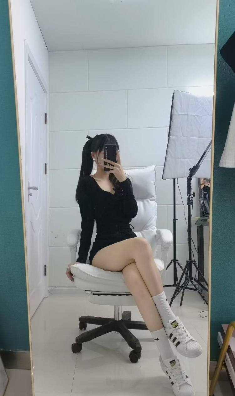 Lilyang_-云南省·昆明市·呈贡区--可接服装/首饰寄拍  各种类型  用相机拍摄  自己后期  出片快  
168cm  48kg
可接视频剪辑  短视频创作
本人模特兼摄影师   某云跟某狗做过音频主播视频主播  会跳舞