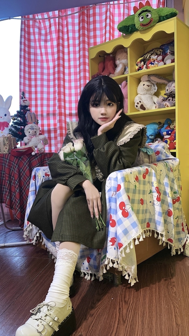 Remi-江苏省·南京市·江宁区-***/微博:IMREMI-大家好!我是一名在校大学生
喜欢探店拍照 风格多样 会修图 接饰品类/服装类的寄拍 出图快 希望商家可以联系我~
艺名:Remi
身份:素人
年龄:20
身高:164CM
体重:45KG
粉丝:200