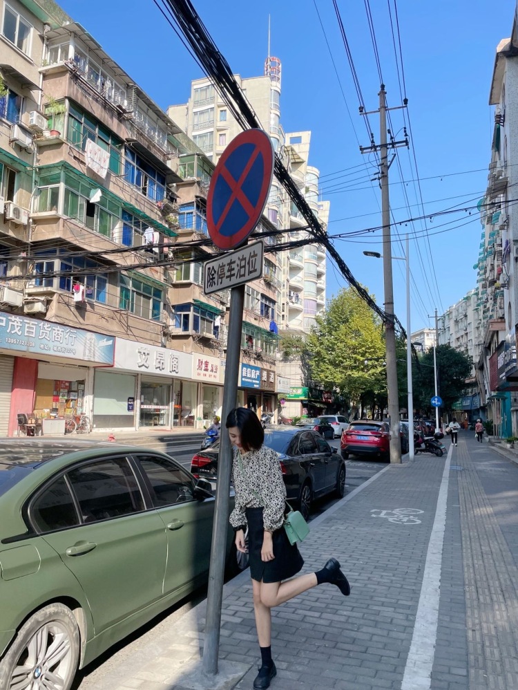 Altman_-浙江省·杭州市·萧山区-抖音 微博 ***-平时喜欢逛街探店拍照📷也会偶尔pp图 喜欢搭配 喜欢唱歌🎤喜欢弹琴🎹 平时空余时间会比较多 想要接一下寄拍~