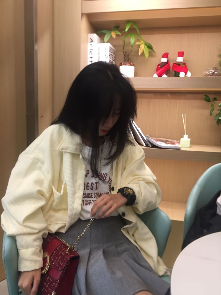 一个知名帅哥-广东省·汕尾市·陆丰市-抖音-在校生想做兼职，特长就是瘦腿细，可以关注一下可接可爱的跟甜辣风，很喜欢拍照p图，也喜欢拍视频抖音粉丝200+