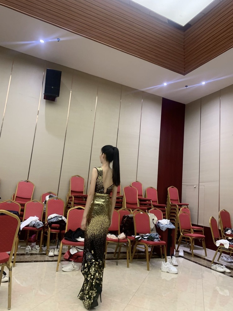 Wantcha_-河南省·开封市·龙亭区-抖音 快手 *** 淘宝-接寄拍！！！身高172cm，体重54kg，学过模特专业，参加过各种模特大赛并取得名次，喜欢拍照 修图，审美高，会穿搭，想做寄拍模特，拍衣服鞋子包包饰品。