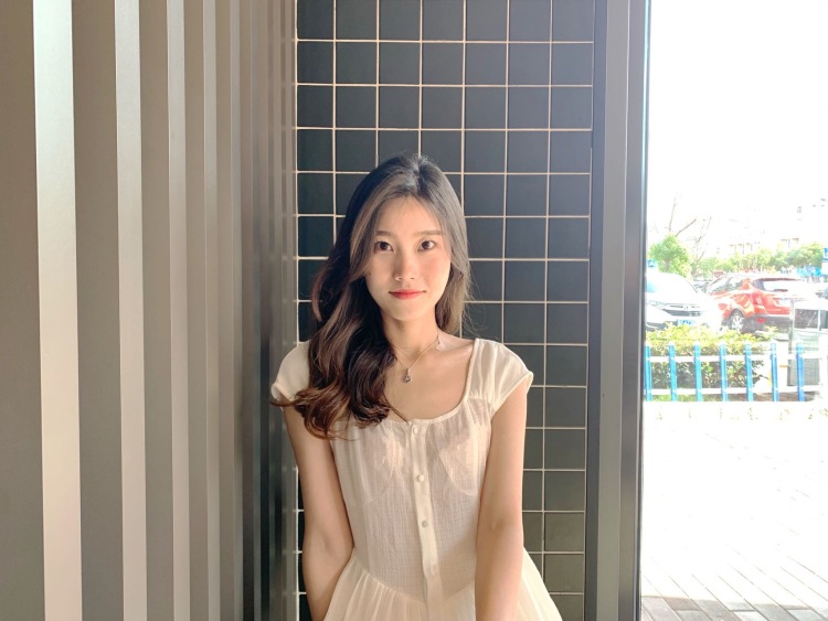 媛妮-安徽省·合肥市·巢湖市--喜欢拍照的普通女孩，想兼职接寄拍，身高168.5cm，体重44kg，非诚勿扰，谢谢