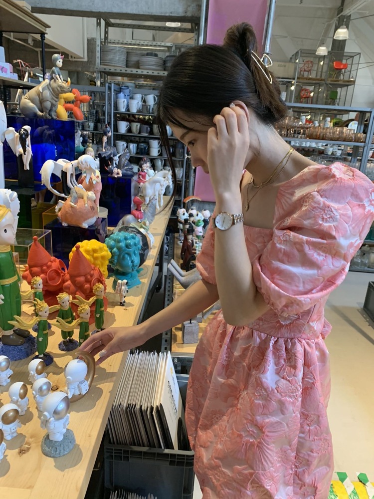 媛妮-安徽省·合肥市·巢湖市--喜欢拍照的普通女孩，想兼职接寄拍，身高168.5cm，体重44kg，非诚勿扰，谢谢