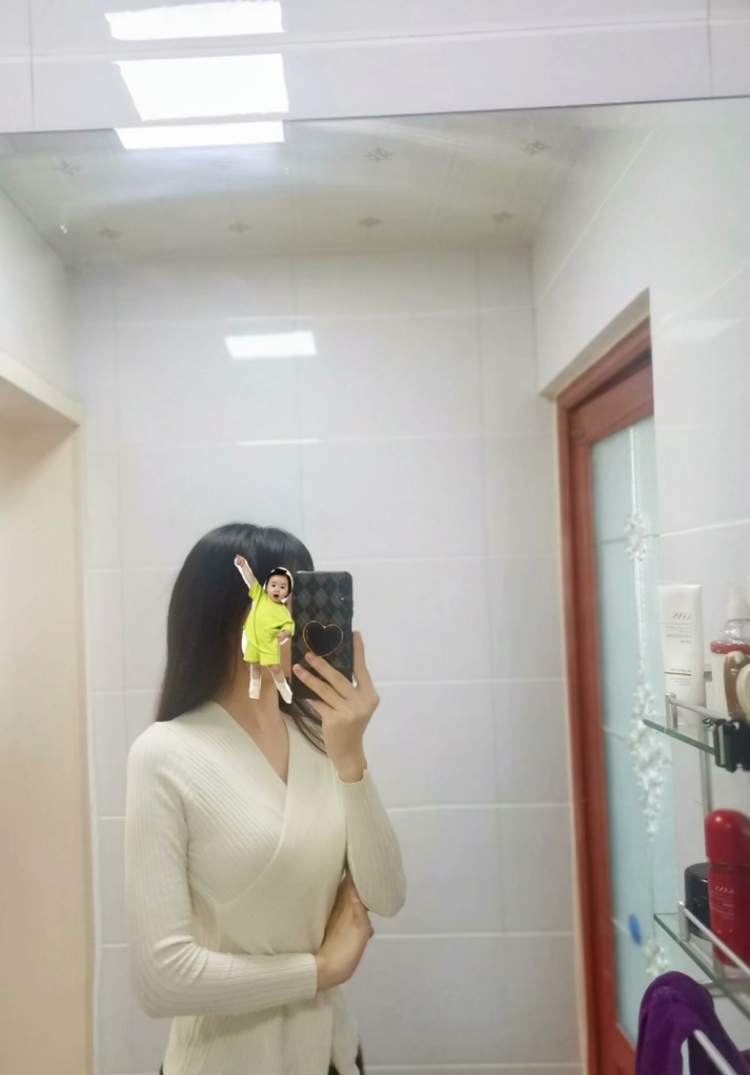 小熊软糖🐼-山东省·聊城市·茌平区--本人身高175，体重120左右
接首饰 衣服 鞋子护肤品 化妆品围脖日用品之类的 寄拍或者是送拍都可以哦拍照风格较偏日常风格期待能够与您合作
会拍照，会P图，最擅长对镜照