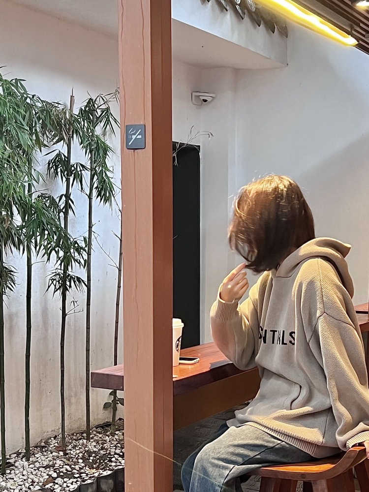 颜-吉林省·长春市·宽城区-*** 微博 抖音-喜欢拍照 拍照技术还不错
不接急单
163 90斤
后期修图也很拿手