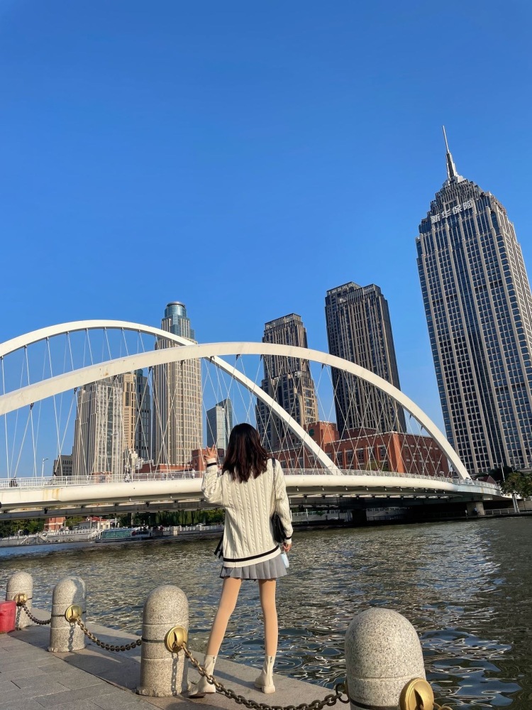 彩虹糖🍒-河北省·廊坊市·三河市-抖音，微博，***-身高165，体重48，会修图，长相甜美，时间充足，可长期寄拍