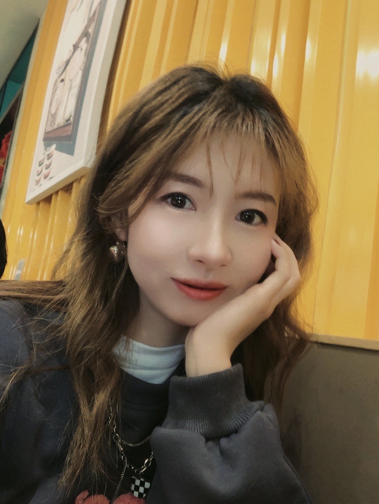 刘小佳-山东省·青岛市·李沧区-抖音-大学时开淘宝、工作后做抖音账号。
喜欢发布积极向上的日常生活、穿搭技巧等照片。想主打一下拆箱产品测评主题。精心拍照,擅长p图,擅长氛围感展示产品卖点,性格温顺,听取卖家见解。可返图,用心对待每一份信任