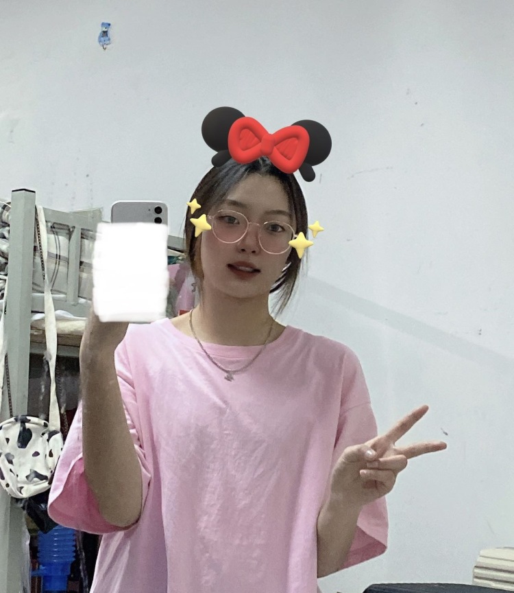最爱吃兜嘴.-云南省·昆明市·呈贡区-快手-职业：学生 兴趣爱好：英语 年龄：16 身高165体重47 可寄拍 买家秀 p图 什么都可以