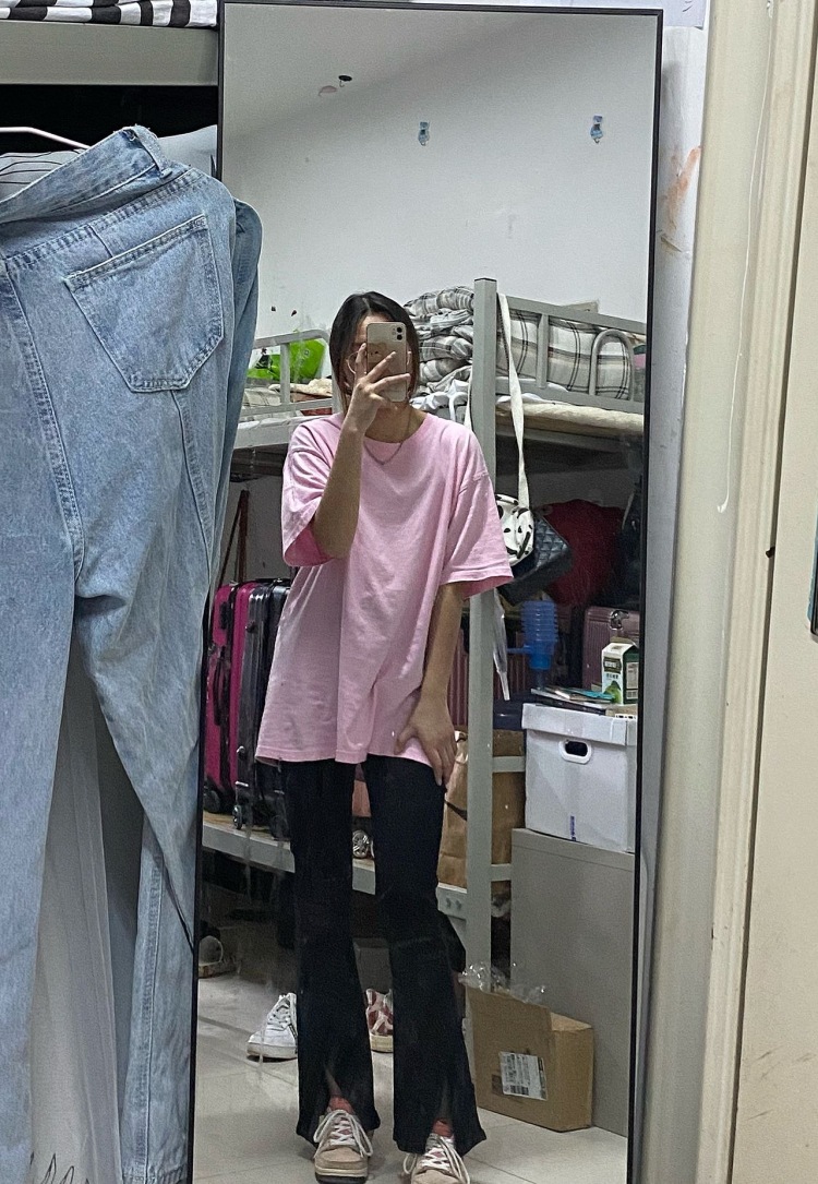 最爱吃兜嘴.-云南省·昆明市·呈贡区-快手-职业：学生 兴趣爱好：英语 年龄：16 身高165体重47 可寄拍 买家秀 p图 什么都可以
