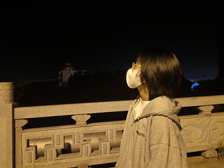 九三-浙江省·杭州市·余杭区--我是学生，159左右的小个子，短发，学过跆拳道(黑带)，会ps，喜欢偏酷类型的风格，可以接衣服、裤子、外套、鞋子