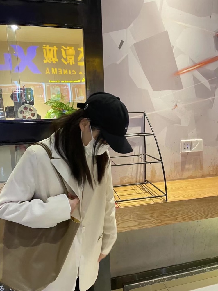 koi-河南省·信阳市·潢川县--我是在校大学生目前在家可接寄拍,p图,剪辑,视频图片都可拍,服装、饰品、鞋包、美妆都可。特长是摄影 喜欢穿搭和拍照可接单 身高167 体重48