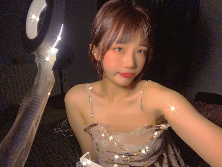 朵朵-北京市·北京市·东城区-抖音快手-大家好!
可接寄拍,会自己化妆,p图,剪辑,视频图片都可拍,服装、饰品、鞋包、美妆都可。评论,文字都ok
年龄:20
身高:165CM
体重:50KG