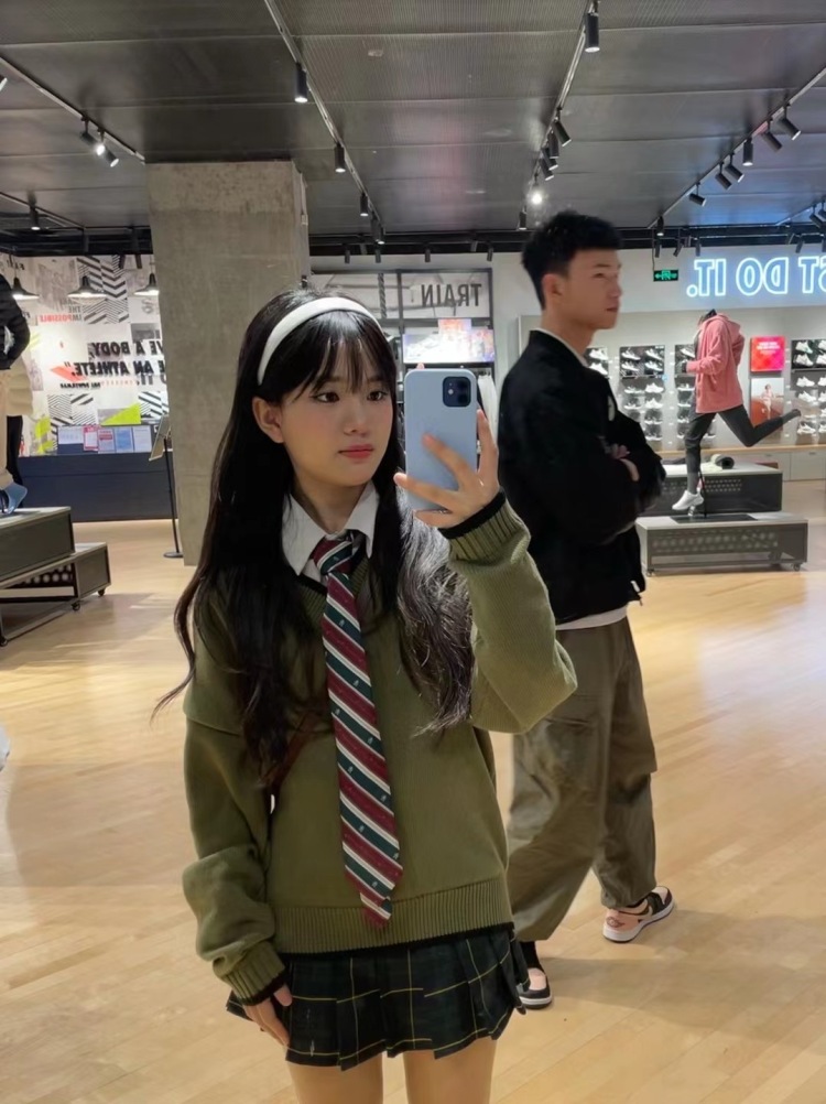清秋十泗-四川省·成都市·锦江区-抖音-钢琴艺术生 舞蹈生 有教师资格证 做过一年多的模特寄拍 有经验 拍到满意 会穿搭