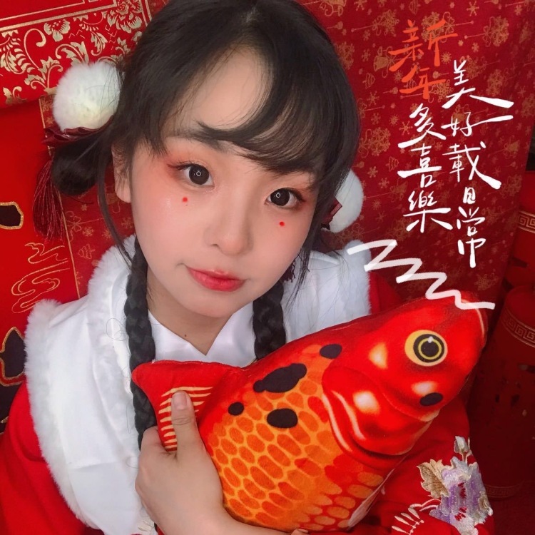 共产主义接班人-内蒙古自治区·包头市·东河区--目前接买家秀，女，身高160，体重43kg，可接化妆品，美瞳，穿戴甲以及各类服装，假发等等，具体私聊