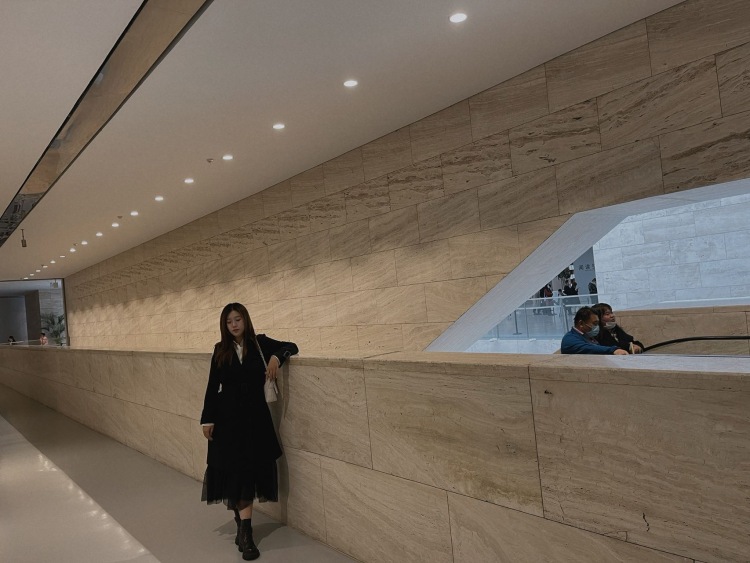 褚楚-山东省·济南市·历下区--身高170
体重60kg
想接买家秀。饰品,衣服,包包都可以。我很会修图,尤其是是修自己,调色也好看,拍到满意为止