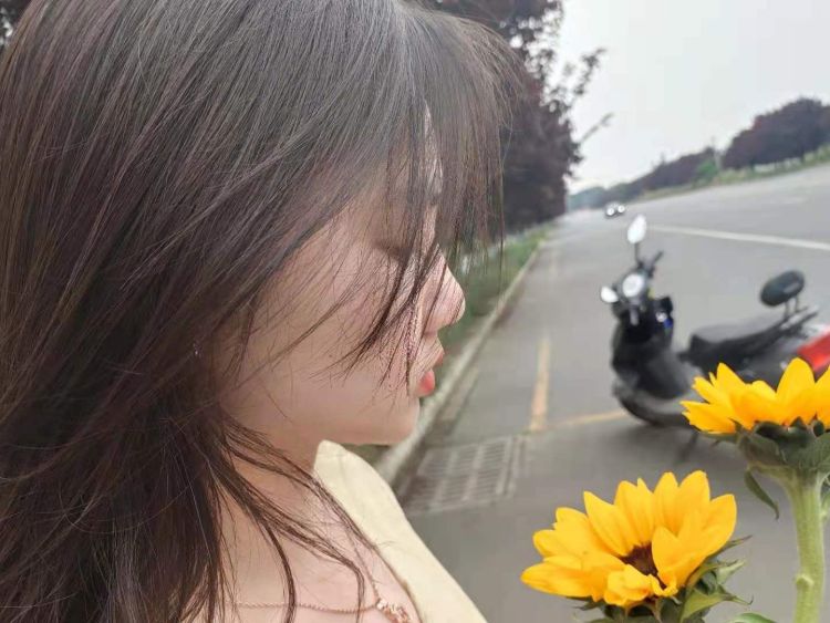 Zik-f-河南省·新乡市·新乡县--有上进心想长期接单,爱拍照片,会化妆,批图,性格开朗,可做买家秀,开箱测评,平面模特