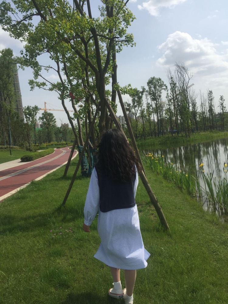 華小雍--四川省·德阳市·什邡市--大家好！我平时喜欢拍照 会修图.比较上镜，能尝试各种风格.真诚希望有真心合作的人发现我😻快来滴滴和我合作🤝