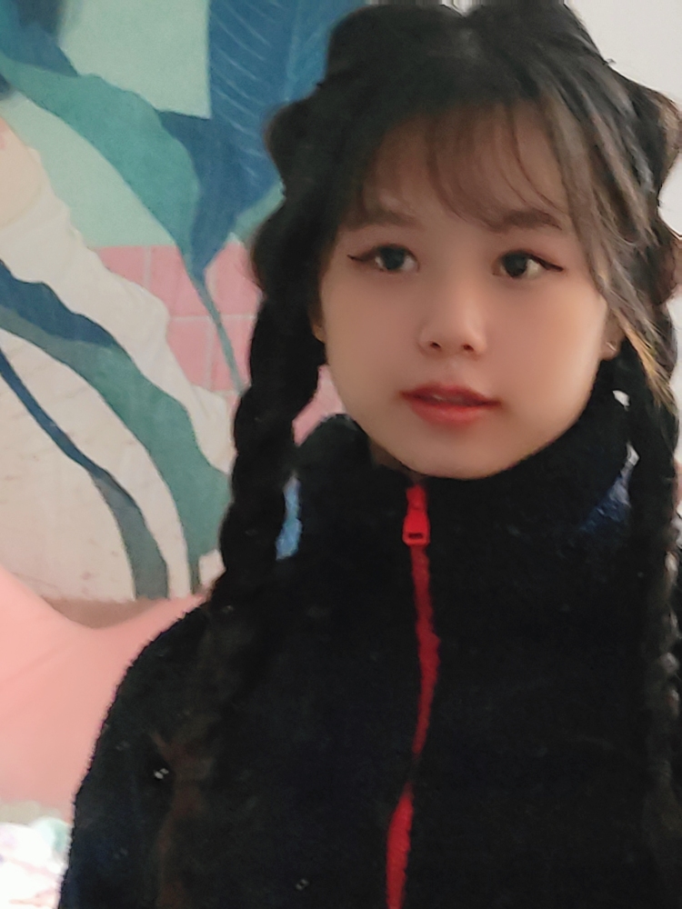 O泡-广东省·东莞市·虎门镇--本人女高中生,身高153体重88上下,接寄拍,想要Lolita寄拍店家,其他的也可以,本人会p图化妆,寄拍照片可露脸