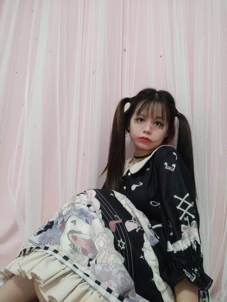 O泡-广东省·东莞市·虎门镇--本人女高中生,身高153体重88上下,接寄拍,想要Lolita寄拍店家,其他的也可以,本人会p图化妆,寄拍照片可露脸