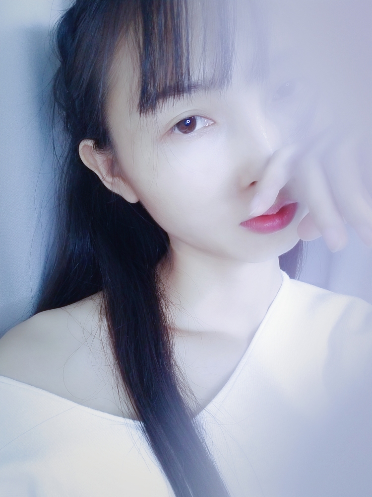 花忆-广西壮族自治区·南宁市·西乡塘区-抖音,***-新人,做过服装设计,现任职推广运营,广告设计,摄影剪辑,喜欢摄影,会修图,会剪辑视频,喜欢设计,喜欢画画,爱追求完美,接拍买家秀,种草,开箱测评,视频推广,前期可免费接拍