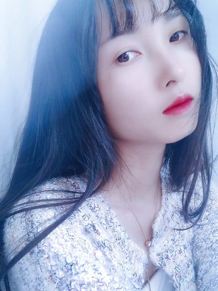 花忆-广西壮族自治区·南宁市·西乡塘区-抖音,***-新人,做过服装设计,现任职推广运营,广告设计,摄影剪辑,喜欢摄影,会修图,会剪辑视频,喜欢设计,喜欢画画,爱追求完美,接拍买家秀,种草,开箱测评,视频推广,前期可免费接拍
