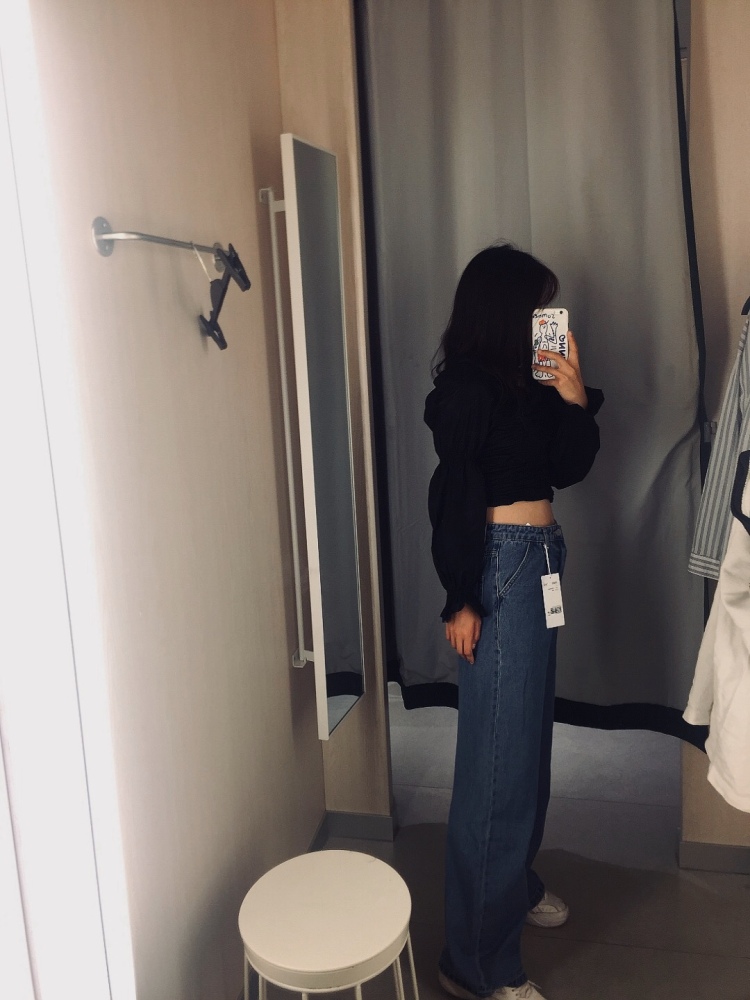 y-广东省·广州市·增城区--身高:160
体重:92
喜欢穿搭喜欢拍照 衣服鞋子首饰都可接寄拍 照片都是本人 会拍会p 高质量