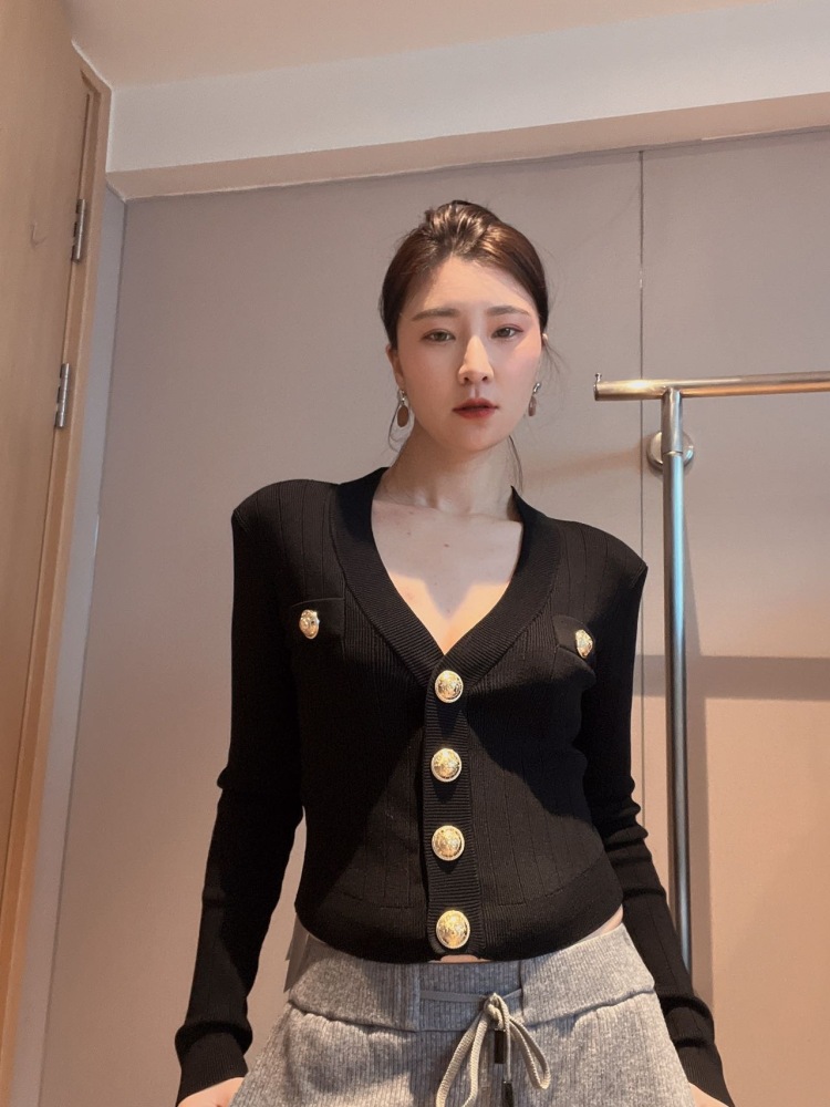 姣哥💕-浙江省·杭州市·拱墅区--本人承接淘宝寄拍和买家秀,直播带货,视频带货,小红薯推广等等,风格时装型,职业装,中国风旗袍,饰品鞋帽搭配