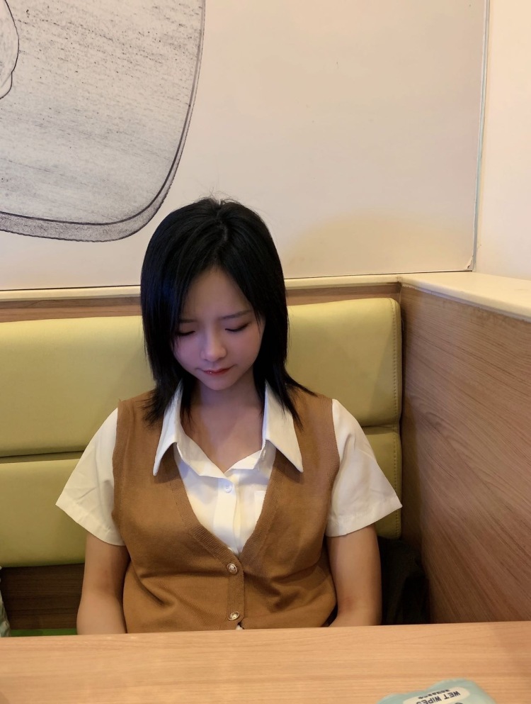 丸子-广东省·广州市·白云区-抖音-素人,喜欢拍照,接了就会认真拍,1米6,90斤,想接一些寄拍,都可以,谢谢
