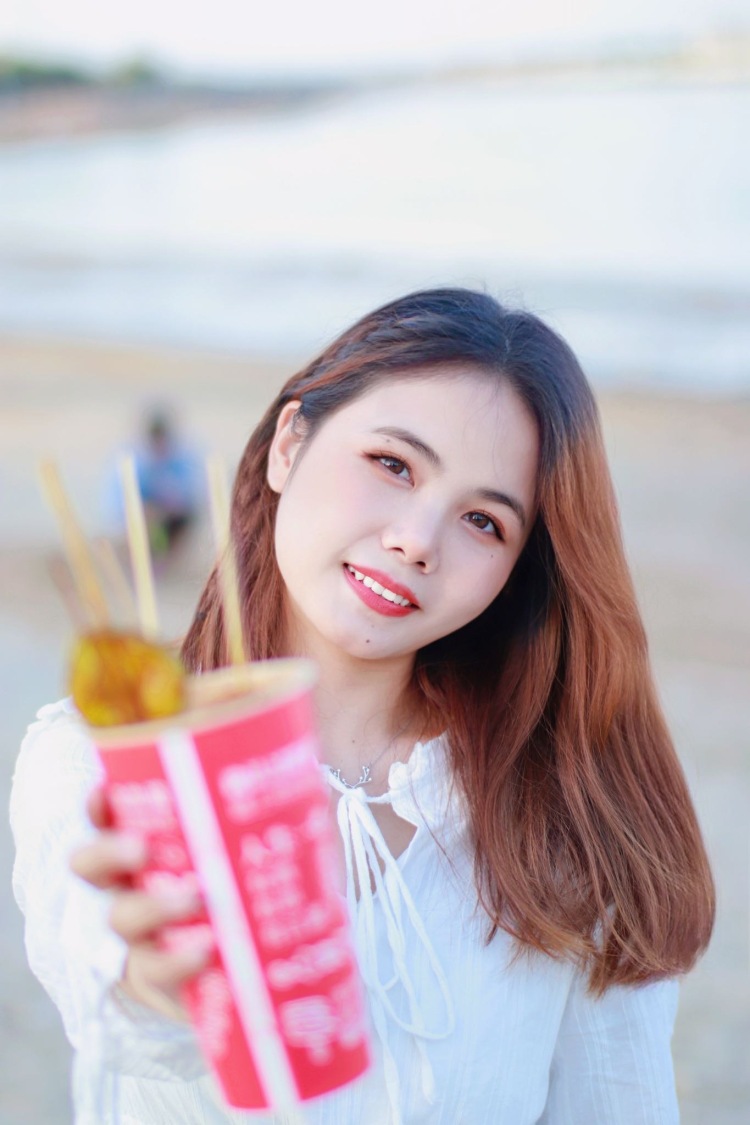 手可摘星陈-广东省·东莞市·大岭山镇-抖音，小红薯-接寄拍，会p图会拍照📷
160cm，100斤
接衣服、首饰、化妆品等寄拍
可长期合作