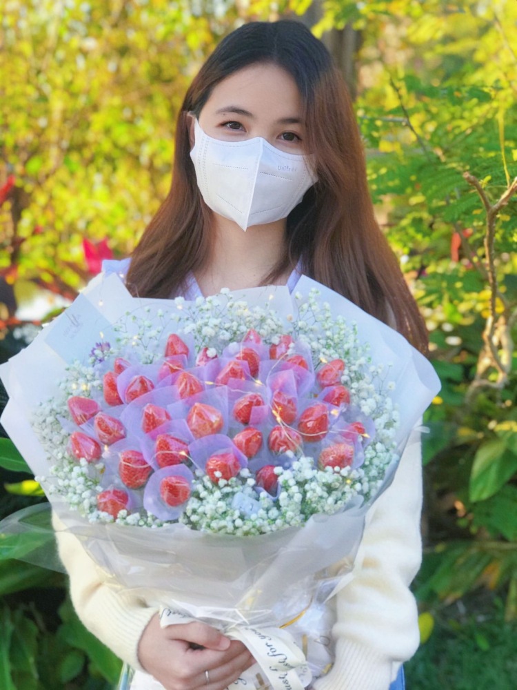 手可摘星陈-广东省·东莞市·大岭山镇-抖音，小红薯-接寄拍，会p图会拍照📷
160cm，100斤
接衣服、首饰、化妆品等寄拍
可长期合作