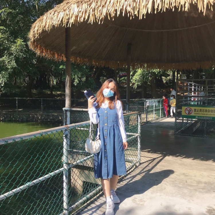 手可摘星陈-广东省·东莞市·大岭山镇-抖音，小红薯-接寄拍，会p图会拍照📷
160cm，100斤
接衣服、首饰、化妆品等寄拍
可长期合作