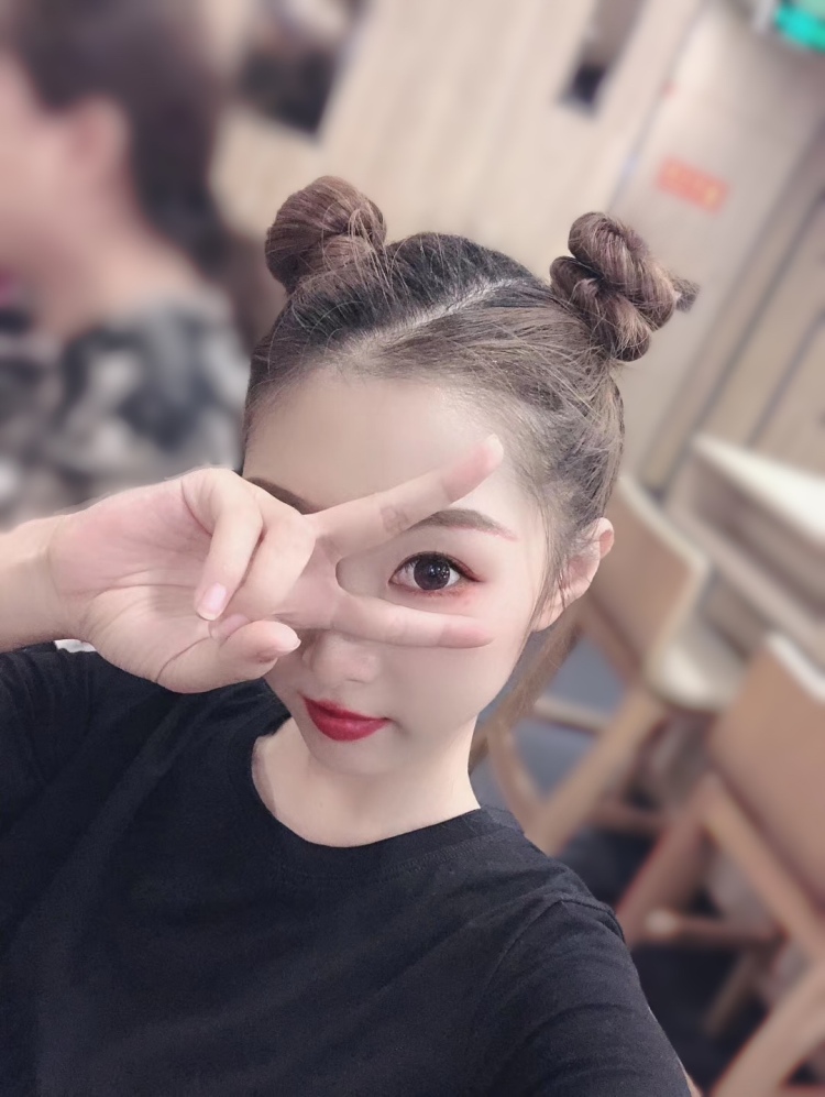 美少女壮士-河北省·承德市·承德县-抖音,某红薯-喜欢拍照,爱好穿搭,接穿搭类,假发类寄拍。身高162,体重95斤。