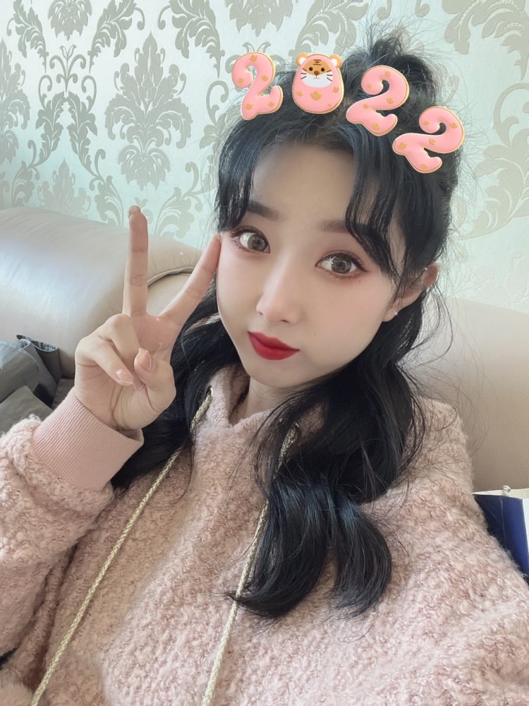 美少女壮士-河北省·承德市·承德县-抖音,某红薯-喜欢拍照,爱好穿搭,接穿搭类,假发类寄拍。身高162,体重95斤。