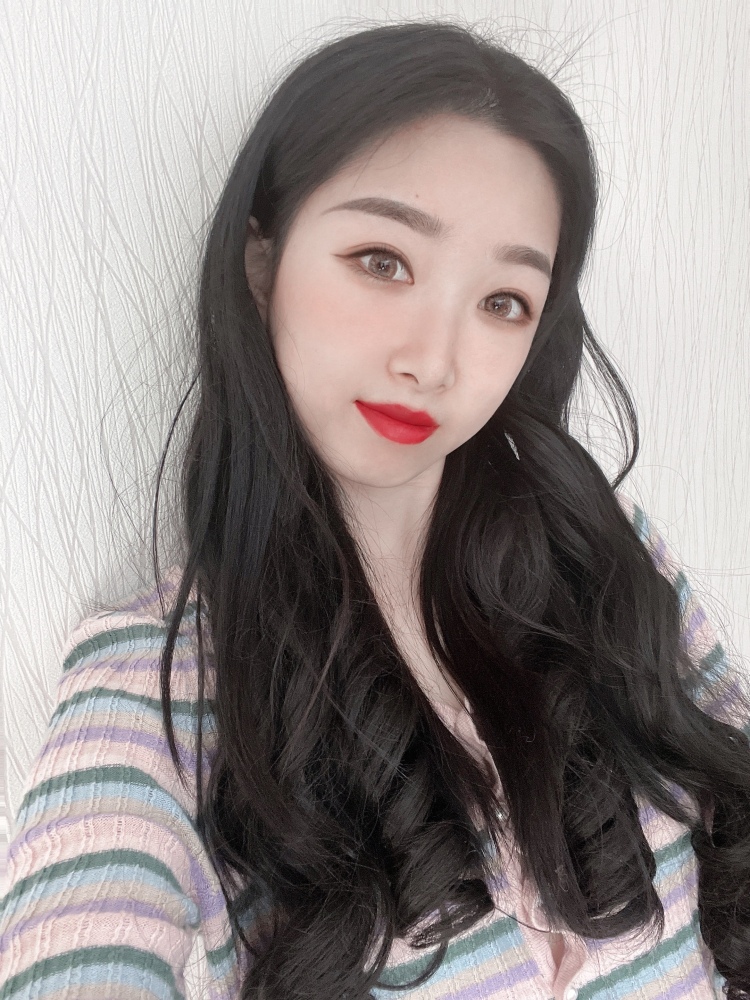 美少女壮士-河北省·承德市·承德县-抖音,某红薯-喜欢拍照,爱好穿搭,接穿搭类,假发类寄拍。身高162,体重95斤。